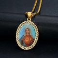 Ciondolo ovale Madonna dorata con cristalli bianchi e catena a corda - Immagine Vergine Maria (Stile F)