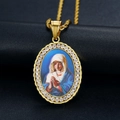 Pendente ovale in acciaio al titanio dorato con immagine di Maria e zirconi - Vergine Maria in Preghiera (Stile H)