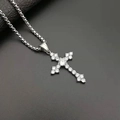 Collier avec pendentif croix en acier inoxydable argenté et zircons AAA scintillants - Pendentif Couleur Acier Uniquement (Sans Chaîne)