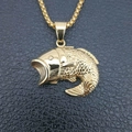 Collar de acero inoxidable dorado con colgante de pez y cadena de caja sobre cuero negro - Colgante de Pez de Oro Pulido Sin Cadena
