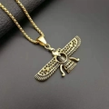 Detalle del colgante Faravahar chapado en oro con pavé de diamantes por ambas caras - Colgante Dorado Strass Negro Solo (Sin Cadena)