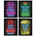 Set di quattro poster neon per gaming con icone di gioco su sfondo muro di mattoni - Stile Slogan di Gioco Neon (B60187)