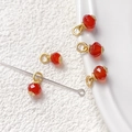 Roter Persimmon-Natursteinanhänger mit vergoldeter Kappe und Aufhängeschlaufe - Natürlicher Roter Achat