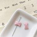 Détail de breloques en alliage rose en forme de bonbon avec texte Sweet pour bijoux DIY - Bonbon Sucré Rose