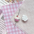 Détails de breloques gâteau aux fraises avec tiges en métal pour bijoux artisanaux - Cupcake Rose Foncé