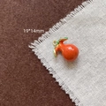 Détail d'une breloque fruit 19x14mm avec feuilles vertes pour la création de bijoux - 20# Poire-Orange