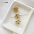 Vista macro de cuenta espaciadora de flor dorada 12x7mm con gema verde y circonitas - Espaciador Estrella de Cuatro Puntas Jade Tipo A