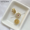 Vista detallada de cuenta de calabaza hueca con circón y gema roja para joyería DIY - Cuenta Espaciadora de Jade Shuimo y Zircón