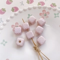 Macro-opname van vierkante roze keramische kralen met hartjes voor DIY-sieraden - 1# Roze Wit Hart Stijl