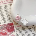 Gros plan de pendentifs trèfles émaillés avec tulipes roses pour bijoux DIY - Plaque de Trèfle Rose (29#)