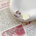 Détails du pendentif fleur en émail avec motif d'étoile dorée sur le revers en métal - Plaque de Fleur Violette Carrée (1#)