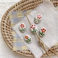 Cuentas de cerámica pintadas a mano con tulipanes para joyería DIY en bandeja de bambú - 14# Disco Ovalado - Flor Rosa de Cinco Pétalos