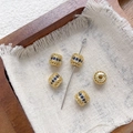 Primer plano de cuentas de filigrana bañadas en oro de 18k con circonitas azules. - 8# Estilo B-Azul Oscuro