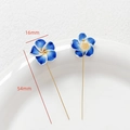 Détail d'épingle à fleurs bleues pour bijoux DIY avec fleur 16mm et tige dorée de 54mm - Style Fleur Bord Blanc Bleu Foncé