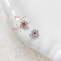 Detailansicht der 18k vergoldeten Sonnenblumen-Ohrringkomponente mit rotem Zirkon und Maßen - 8# Paar (Silber Orange Stein Sonne)