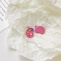 Dettaglio macro di ciondoli a tavolozza di pittore in lega rosa con macchie di smalto - Tavolozza Rosa Scuro