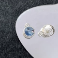 Macro-opname van blauwe edelsteenbedeltjes met gehamerde zilveren textuur voor sieraden - Zilver Donkerblauw Rond (28#)