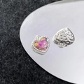 Detail van hartvormige hangers met gradiënt zirkoon en gehamerde metaaltextuur - Zilver Roze Paars Gradiënt Hart (33#)