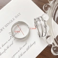 Dettaglio macro di basi per anelli fai-da-te in argento 18k con misure 17mm e 2,5mm - Oro Bianco (Stile 22)