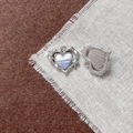 Dettaglio di ciondolo a cuore con motivo nuvola blu e retro con stelle - Cuore a Nuvola Blu e Bianco (22#)