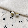 Vue détaillée de breloques en forme de méduse en émail blanc avec anneaux dorés - 5# Méduse Blanche