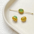 Vista detallada de cuentas de oro vintage huecas con incrustación de jade verde - Cuenta Ovalada Verde (2#)