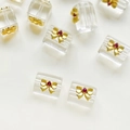 Detailansicht transparenter Kristallperlen mit goldener Schleife und roten Schmucksteinen - Rechteckige Schleifenperle (2#) / 1 Stück / Klar Gold