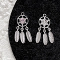 Dettaglio del ciondolo acchiappasogni in argento con cristallo a cuore rosa e tre piume - Acchiappasogni Zirconia Rosa