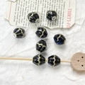 Dettaglio di perline in ceramica a motivi bianco e nero per accessori di gioielli DIY - Stile a Nido d'Ape a Rete Nero Bianco (13#)