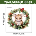 Detailansicht eines Weihnachts-Wandstickers mit Cartoon-Maus im festlichen Stechpalmenkranz - Braune Maus Im Stechpalmenkranz (UV24Y10510T_T)