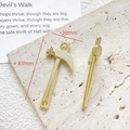 Detailopname van een goudkleurige hamerhanger (43x20 mm) voor DIY-sieradenaccessoires - Grote Hamer (14#)