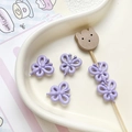 Detailopname van lichtpaarse vlinderkralen voor DIY sieraden en handgemaakte accessoires - 1 Stuk / Paars (9#)