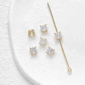 Macro-opname van vergulde 14k zirkoon kralen met vierklauw zetting voor DIY-sieraden maken - 18K goud