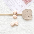 Close-up van roze strik en houten berenkralen voor DIY-sieradenaccessoires - Harslook Strik (3#) / Lichtroze Strik