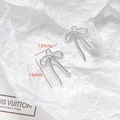 Detailed view of silver bow-shaped metal pendants with 13mm and 19mm size measurements - Simple Bright Silver Bow (24#)