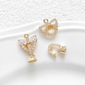 Vue macro de breloques nœud et ange plaquées or 18 carats avec oxydes de zirconium - Style Blanc Transparent (1#)