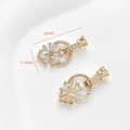 Dettaglio macro della chiusura a fiore di gardenia placcata oro 18k con zircone - Stile 4 (Oro 18K)