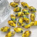 Dettaglio di perle di vetro gialle dipinte a mano con motivi floreali per creazioni fai-da-te - Floreale Giallo Brillante (3#Prezzo Singolo)