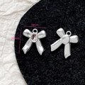 Detail einer silbernen Schleife mit rosa Stein, Vorder- und Rückseite für DIY-Schmuck - Rosa Strass Schleife (7#)