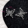 Detaillierte Makroansicht der 25mm Silber-Schmetterlingsanhänger für DIY-Schmuck - Silber Hohl Schmetterling (25#)