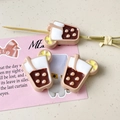 Detailansicht der Miniatur-Bubble-Tea-Harzanhänger für DIY-Schmuck und Bastelarbeiten - Milchschaum Bubble Tea Stil (13#)