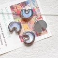 Dettaglio macro di perle a luna blu con bordi argentati per creazione gioielli DIY - Bordo Argentato-Blu Cangiante(5#)