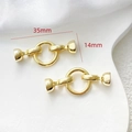 Makroaufnahme von 14k vergoldeten 35mm Schmuckverschlüssen für DIY Halsketten und Armbänder - 18K Gold - Doppelbecher-Verbinder