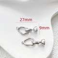 Vue macro du connecteur de bijoux universel 27mm pour colliers DIY - Or Blanc - Connecteur Anneau Irrégulier