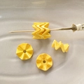 Detail van felgele gegolfde acryl tussenkralen voor het maken van DIY-sieraden - 5# Heldergeel