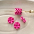 Macro-opname van roze gegolfde acrylkralen voor DIY-sieraden en handgemaakte armbanden - 7# Dieproze