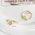 Macro detail of 19mm gold flower earrings with bar link and sparkling zircon stone - 18K Gold (Style 3)