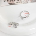 Detail der 20mm Ringbasis mit Sternenkrallen-Fassung und klarem Zirkonia-Stein - Platinfarbe (Stil 12)