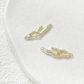 Detail of organic lava-style gold-plated connectors for DIY jewelry making and crafts - 14k Gold 3-Ring Molten Lava Connector Rod (1#)