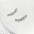 Macro shot of silver irregular streamline metal link connectors for DIY jewelry making - Irregular Platinum Connector Rod (5#)